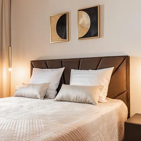 Laulupargi Lux شقة